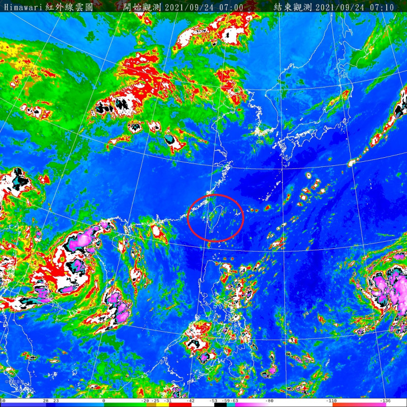 微弱東北風今天起開始影響台灣（紅圈處），不過目前在東海上有高氣壓近似滯留，可能只有東北海岸才較能感受到氣溫變化。   圖：中央氣象局/提供
