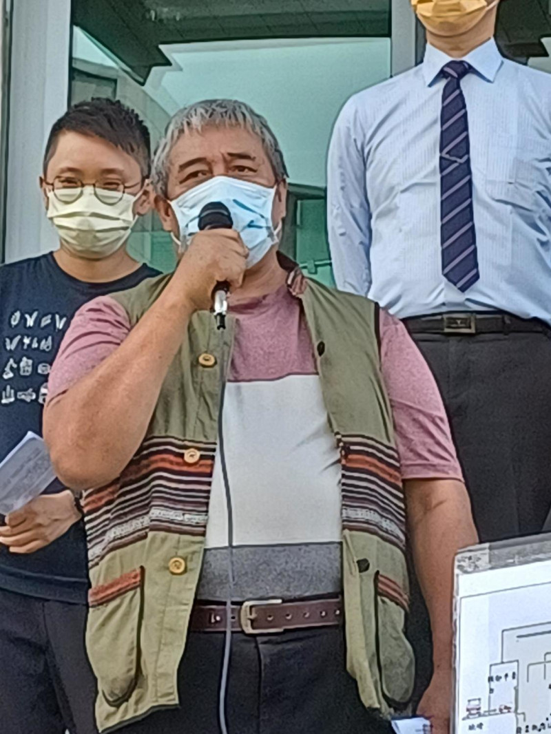 泰雅爾民族議會議長Utux.Lbak（烏杜夫.勒巴克）表達支持德卡倫部落和兩個環保團體提出行政救濟。   圖：地球公民基金會提供