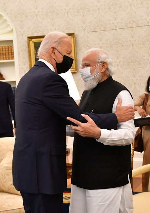 印度總理莫迪（左）24日晚間與美國總統拜登（右）會談。莫迪強調，貿易與科技合作將是印美關係發展的主軸。    圖/截取自https://www.facebook.com/narendramodi