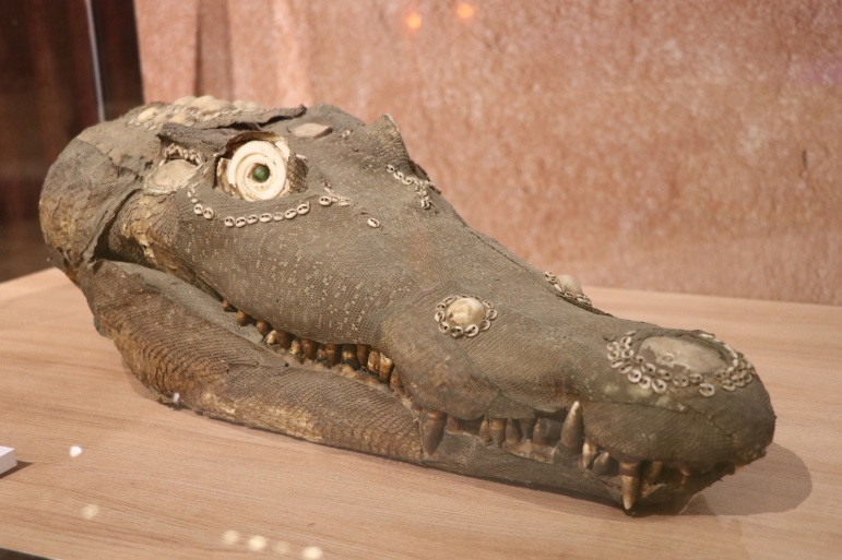 巴布亞紐幾內亞的鱷魚面具樣貌非常逼真。   圖：新北市立十三行博物館提供