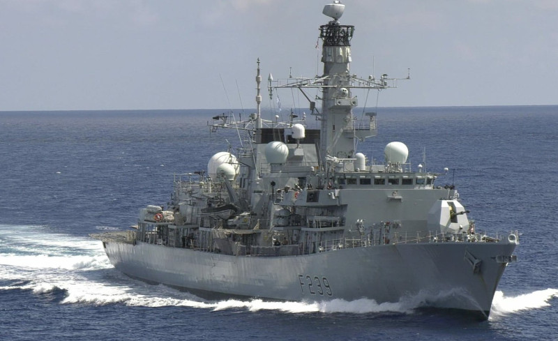 英國皇家海軍里契蒙號巡防艦今天凌晨高調在推特發出消息，表示正通過台灣海峽，要前往訪問越南。   圖：翻攝自里契蒙號推特