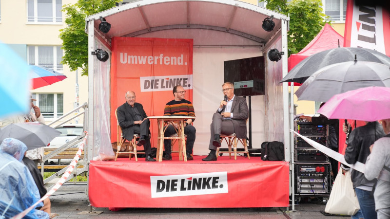 德國左派黨前黨魁居西（左）等3位候選人在選區獲勝，讓該黨雖然沒有符合5%基本門檻但仍能進國會   圖：翻攝自德國左派黨黨團主席Dietmar Bartsch推特