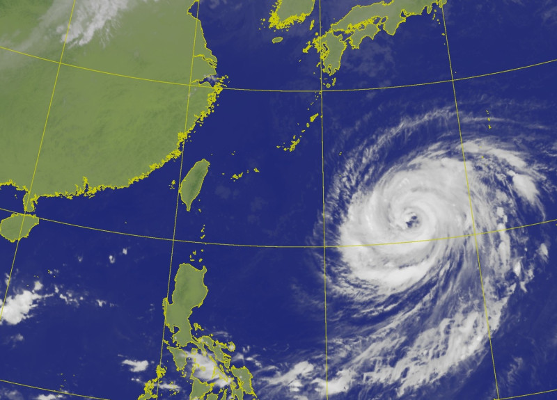 氣象局表示，蒲公英颱風北上過程中，將為台灣部分沿海地區帶來長浪。   圖：中央氣象局／提供