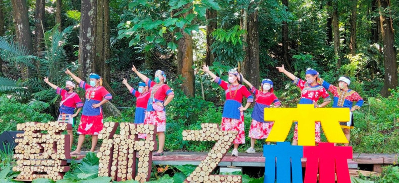 「里山藝術之森」在臺南市楠西區熱鬧登場，整場活動結合里山概念，體驗林間漫步，享受悠閒氛圍。   圖：黃博郎／攝