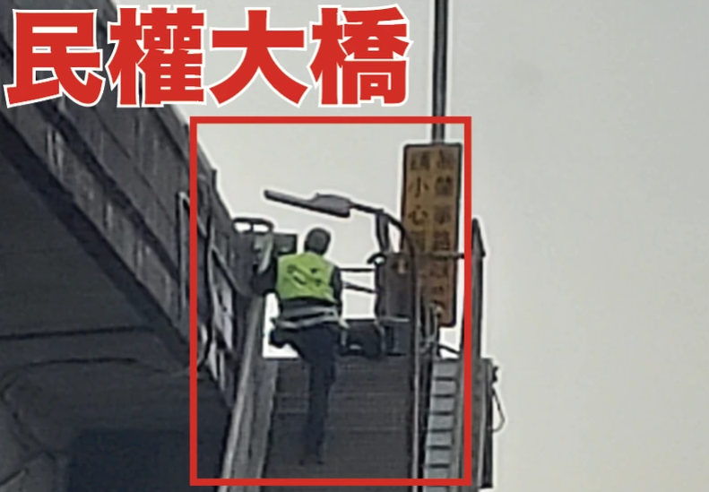 台北市交通大隊強調員警躲在橋後拍照符合規定，但確實執法有調整空間，未來會進行改善。   圖：翻攝李明賢臉書