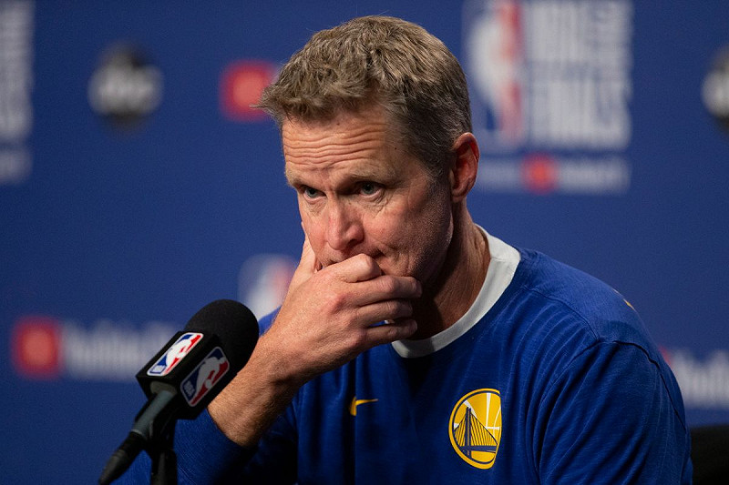 勇士先發主力Andrew Wiggins日前申請免打新冠肺炎疫苗遭NBA拒絕，勇士總教練Steve Kerr表示他相信疫苗，不過不願多提Wiggins是否會改變心意。   圖／美聯社／達志影像