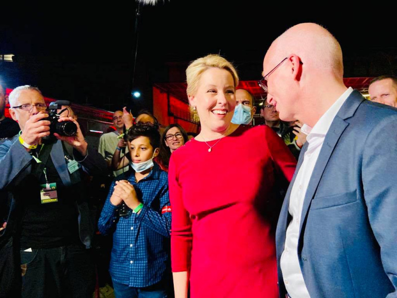 因抄襲醜聞辭職的前德國內閣成員吉費 (Franziska Giffey) 將成為柏林首位女市長，她所屬的社會民主黨(SPD)在一天的選舉中取得了歷史性的勝利   圖：翻攝自吉費臉書