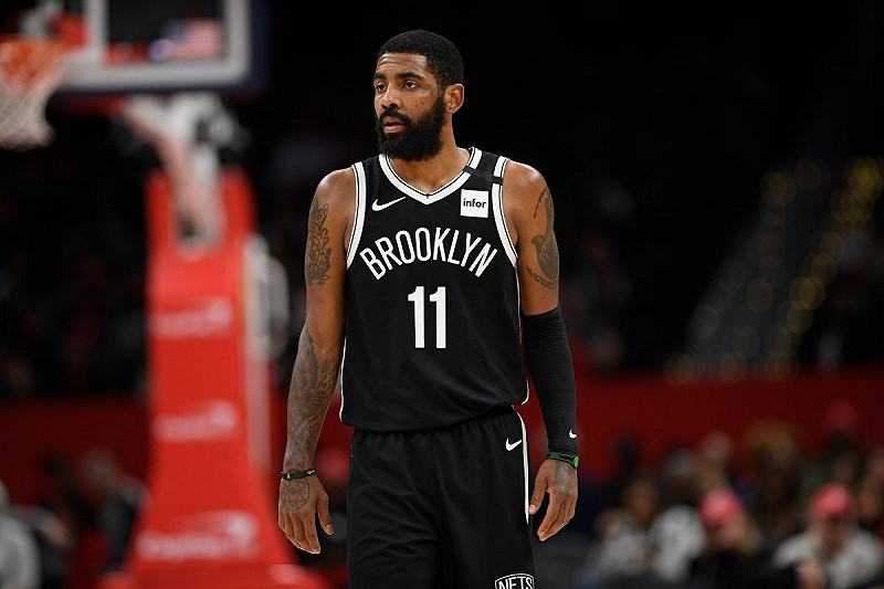 NBA官方宣布若未接種疫苗缺席比賽，將領不到該場薪水，籃網球星Kyrie Irving恐受影響。   圖／美聯社／達志影像