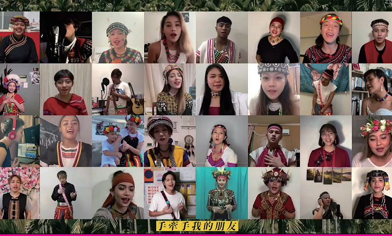 今年國慶禮讚則由Shenai原住民合唱團重新詮釋抗疫名曲「手牽手」,由臺灣16族60位原住民以原住民古調與母語,藉由天籟歌聲為臺灣祈禱、祝福。 圖:慶籌會提供