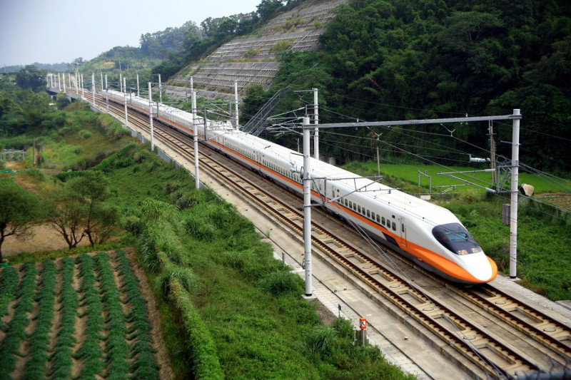 台灣高鐵公司表示，12/17午後將加開8班列車疏運旅客。   圖：翻攝自台灣高鐵臉書