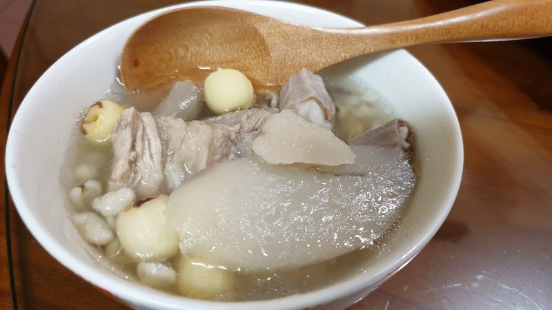 女網友獨愛甜的四神湯，更透露從小媽媽在家就是煮甜的。   圖：翻攝自《家常菜》臉書