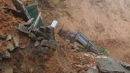 山西蒲縣荊坡村發生山坡地土石流，傳4名交警被埋身亡。   圖：翻攝微博