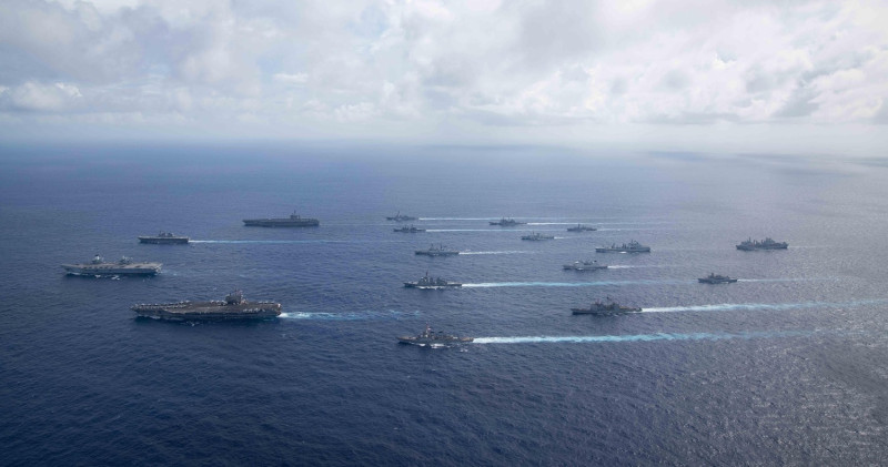 由美國主導的6國軍艦南海聯合軍演陣容龐大，強化印太區域夥伴間的合作，維護自由航行權的決心，不容輕視。   圖：翻攝自紐西蘭皇家海軍臉書