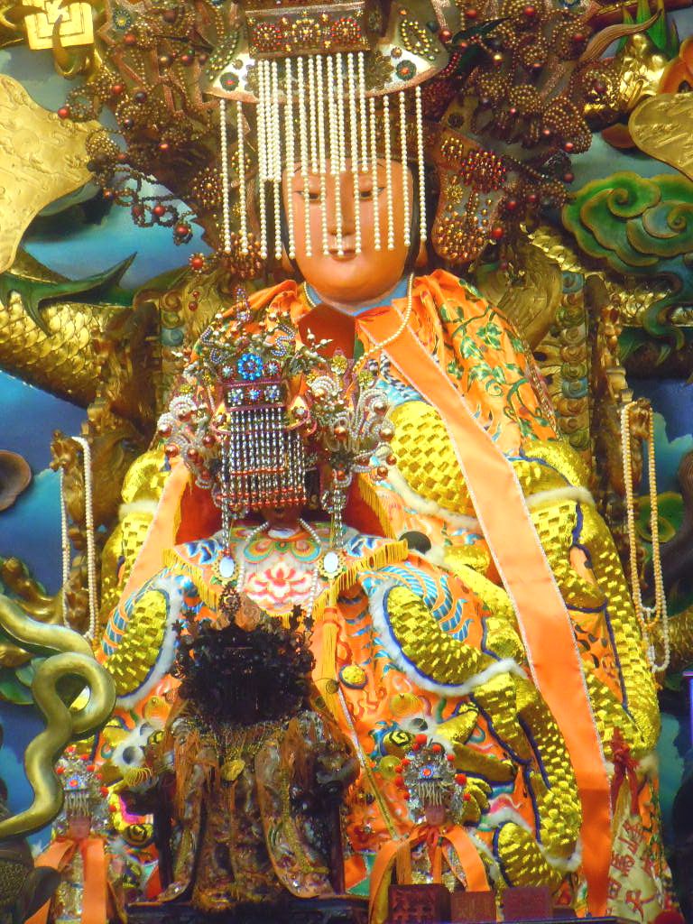 圖為彰化縣白馬峰普天宮鎮殿聖母神像。(示意圖)   圖：擷取自維基百科