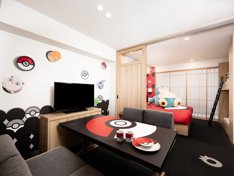 隨處可以看到紅白相間的精靈球圖案的「寶可夢房」。   圖：東京觀光事務所台灣辦事處／提供