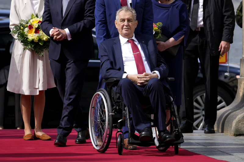 現年77歲的捷克總統齊曼今年初就因為腿部神經病變，必須乘坐輪椅。   圖：達志影像／美聯社