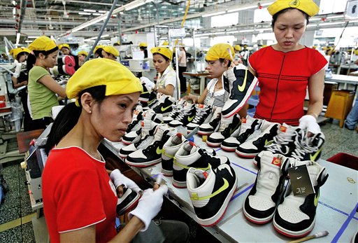 越南疫情工人返鄉潮重創代工廠供應鏈，Nike和 iPhone都受波及。   圖：達志影像/美聯社