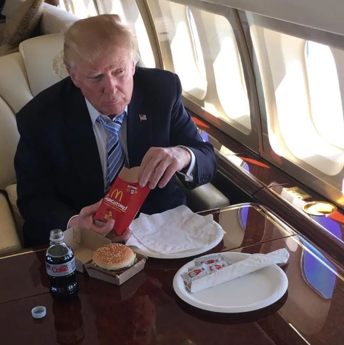 川普曾表達對漢堡、炸雞等速食的熱愛。   圖 : 翻攝自川普推特