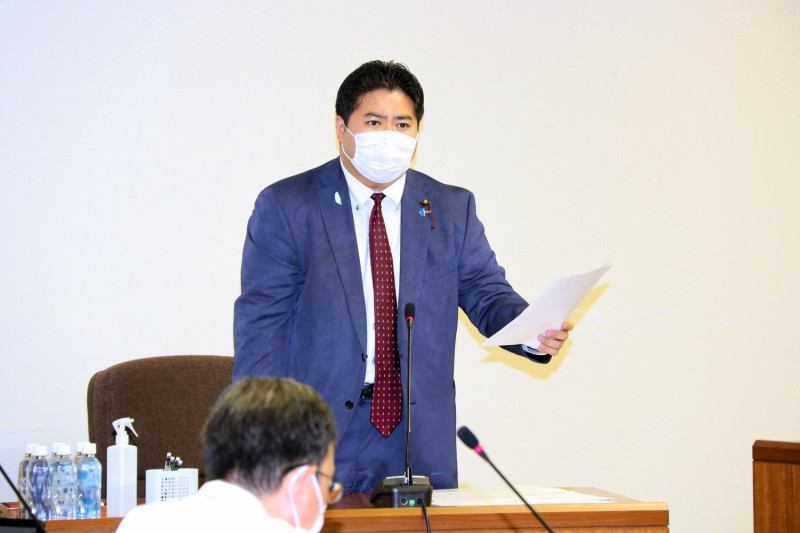 神戶市議員上畠寬弘對於中國向議會施壓，要求停辦日台交流峰會，他表示絕不會向中共屈服。   圖：擷取自上畠寬弘推特