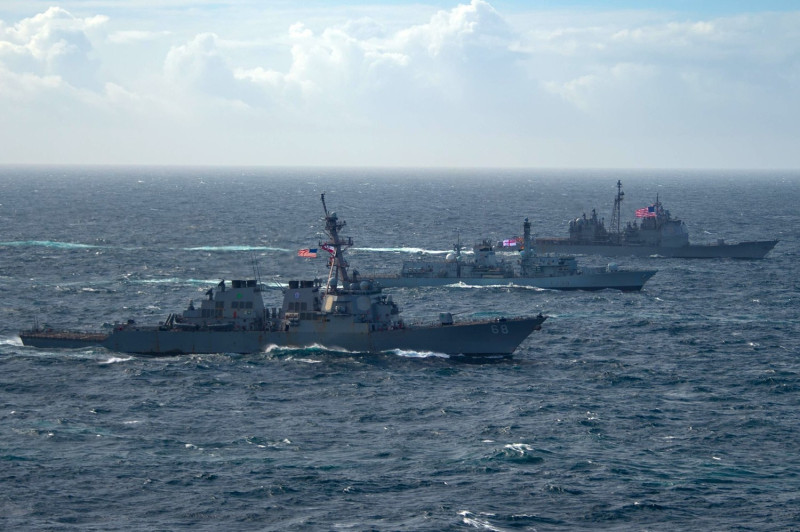 英美日澳4國海軍在印度洋進行「MPX2021」操演，巡防艦、護衛艦編隊同行。   圖：翻攝 U.S. Pacific Fleet推特
