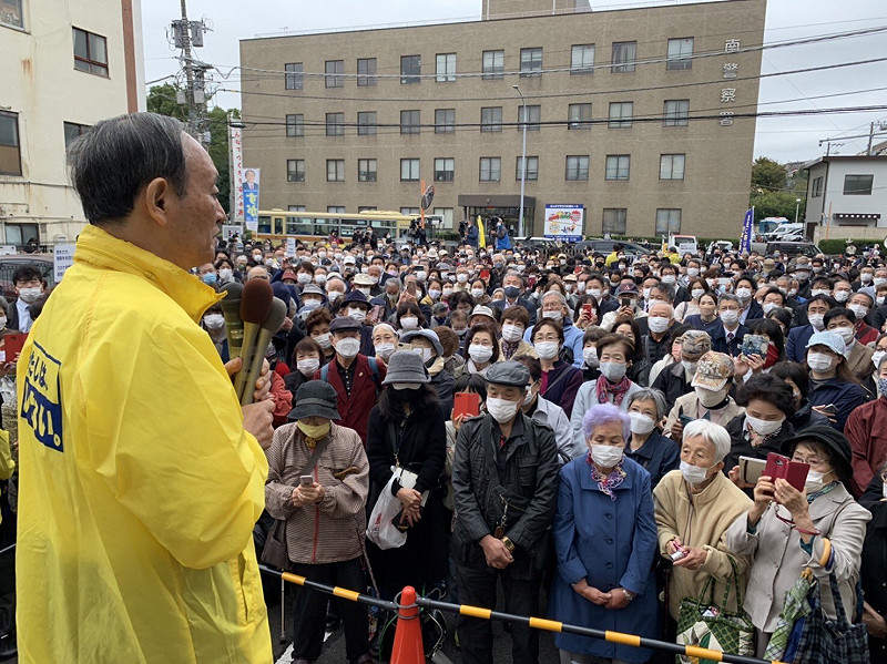 菅義偉在選區仍擁有高人氣。 圖 : 翻攝菅義偉推特