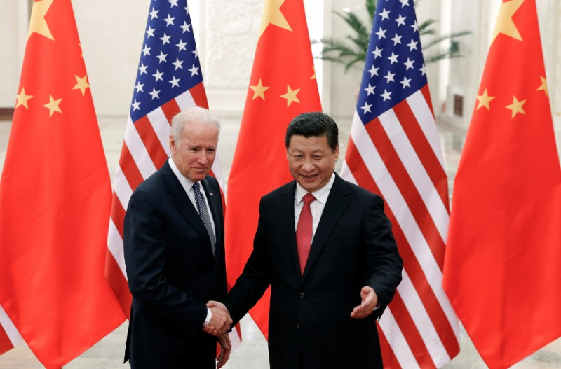 美國總統拜登（左）18日表示，計劃很快與中國領導人習近平（右）進行對話。（資料照片）   圖：達志影像 / 美聯社