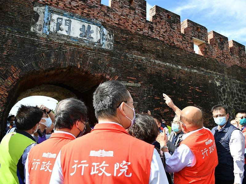 行政院長蘇貞昌今(23)日前往屏東縣視察國定古蹟恆春古城。 圖:行政院提供