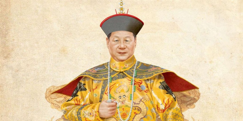 外國觀察家嘲諷龍袍加身、穩坐皇位的中國國家主席習近平。 圖：翻攝L'Obs推特