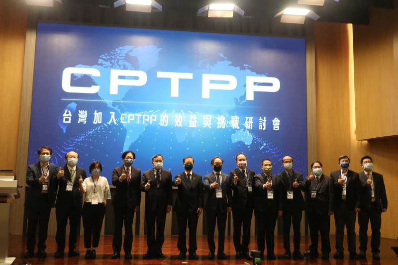 日本台灣交流協會首席副代表星野光明18日出席「台灣加入CPTPP的效益與挑戰」研討會。   圖：取自台大公共經濟中心臉書