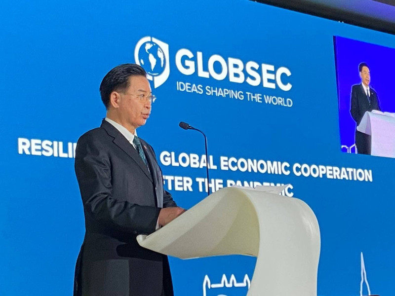 外交部長吳釗燮應斯洛伐克智庫「全球安全論壇」（GLOBSEC）邀請發表公開演講。   圖：外交部 / 提供