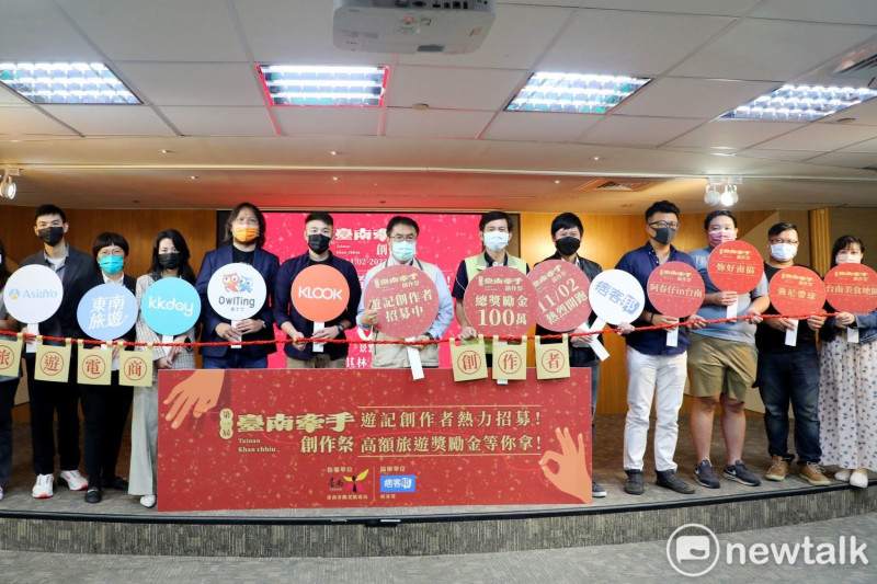 為發掘臺南市多元旅遊題材，南市政府向部落客招手，舉辦「臺南牽手創作祭」活動，今日辦理開幕儀式。   圖：黃博郎／攝