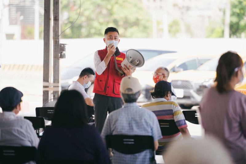 新竹市長林智堅呼籲台北市長柯文哲專心市政，不要每天對其他縣市說三道四。   圖：新竹市政府