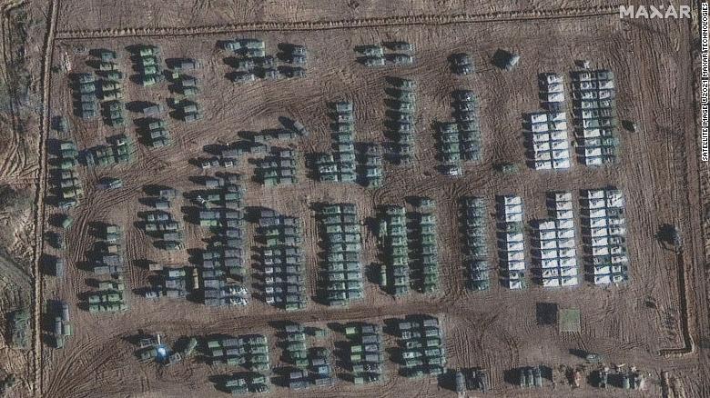 11 月 1 日，在俄羅斯西部葉利尼亞，混合兵種部隊。   圖:翻攝自MAXAR衛星影像