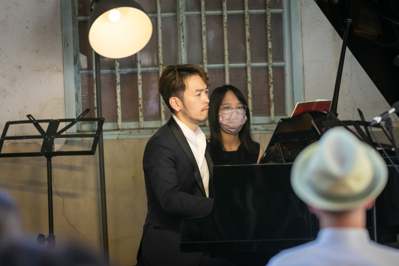 郭芝苑故居音樂會，鋼琴家嚴俊傑演奏《台灣古樂幻想曲》。   圖：文化總會／提供