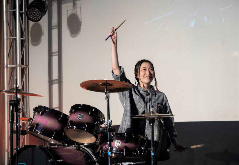知名鼓手羅小白進行串場表演。   圖：新北市教育局提供