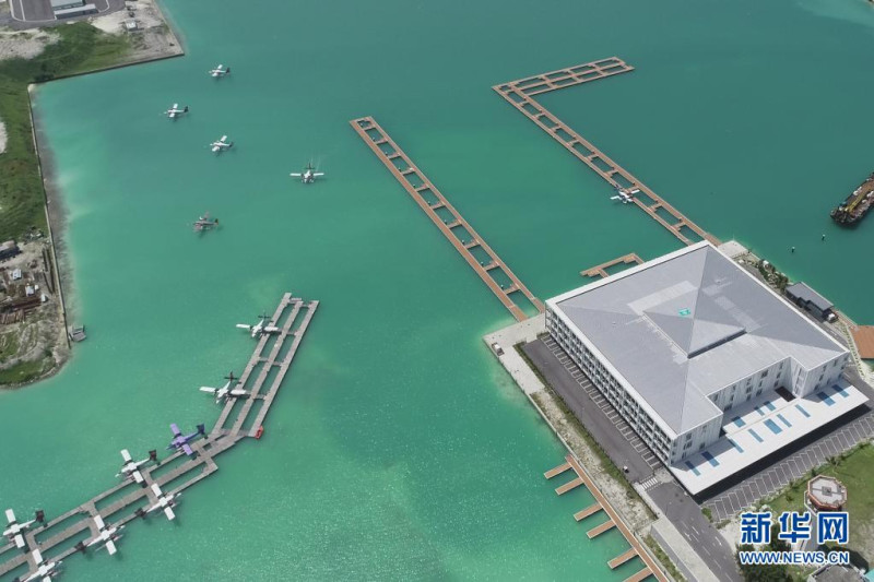 美國擬在明年1月投資全球大型基礎建設項目，對抗中國的「一帶一路」倡議。圖為中國在馬爾地夫韋拉納國際機場興建水上航站。   圖：翻攝自新華社
