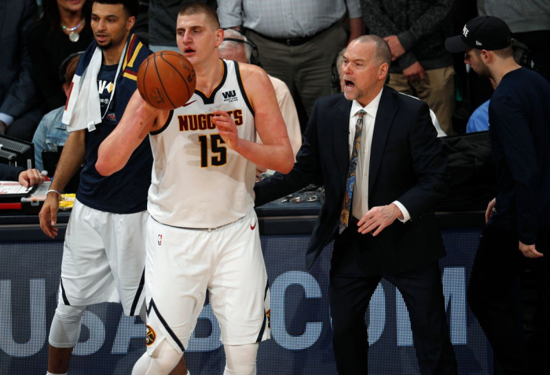 金塊中鋒Nikola Jokic(左)、主帥Michael Malone。   圖：美聯社／達志影像／提供