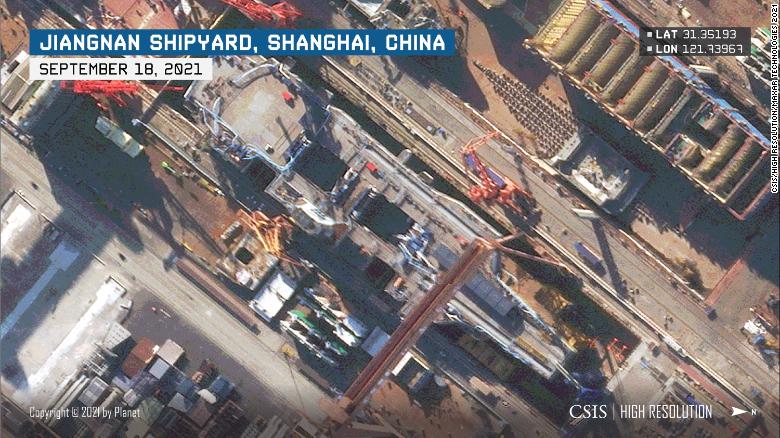 根據華盛頓智庫對衛星圖像的分析顯示，一艘技術幾乎與美國同級的中國航母最快可在明年2月服役。   圖：翻攝自CSIS官網