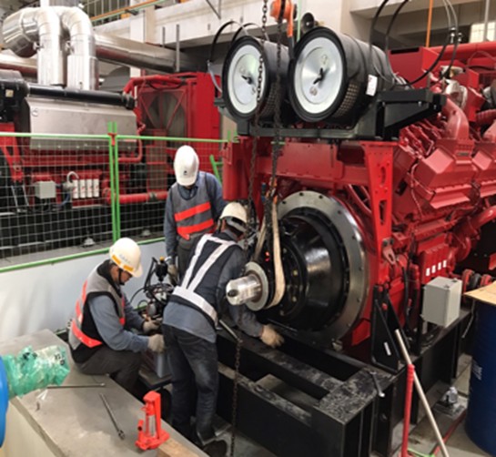 109年12月開始安裝新機組，為了避免施工增加防汛風險，施工團隊必須在非防汛期間完成機組更新的作業，在有限工期內，其施工困難度相對提高。   圖：新北市水利局提供