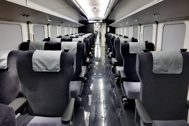 EMU3000型列車商務艙「騰雲座艙」內裝。   圖：台鐵／提供