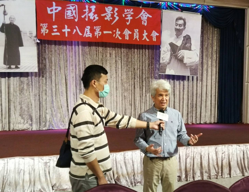 台語情歌王子王建傑(右)接任中國攝影學會理事長。   圖：孫家銘攝