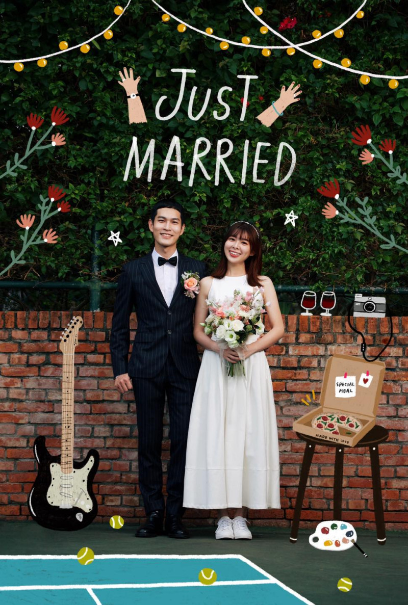 宇宙人的吉他手阿奎今(16)日宣布與愛情長跑8年的圈外插畫家女友33結婚。   圖：翻攝自宇宙人臉書