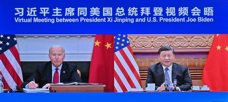 美國總統拜登（左）和中國國家主席習近平（右）16日舉行視訊會談。   圖：翻攝自新華社