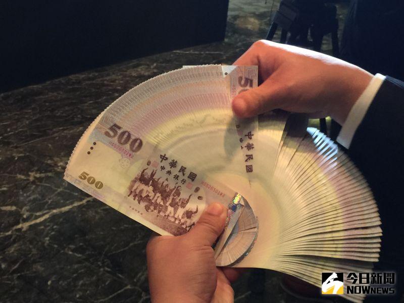 塔羅牌艾菲爾老師公布，在2021牛年結束前，12生肖的金錢運排行，其中3位天降橫財，投資爽賺錢。   圖：NOWnews資料照