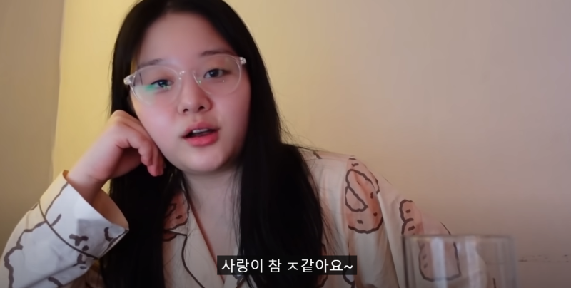 韓國網紅崔瑪莉自然不做作受觀眾喜愛。   圖：翻攝自崔瑪莉YouTube頻道