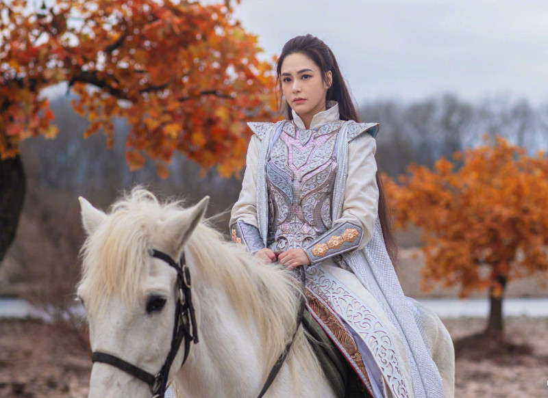 阿嬌主演中國網路電影《封神：妲己》，年初開拍時的劇照釋出後，被外界狂讚有望成為「最美妲己」。   圖：翻攝自微博
