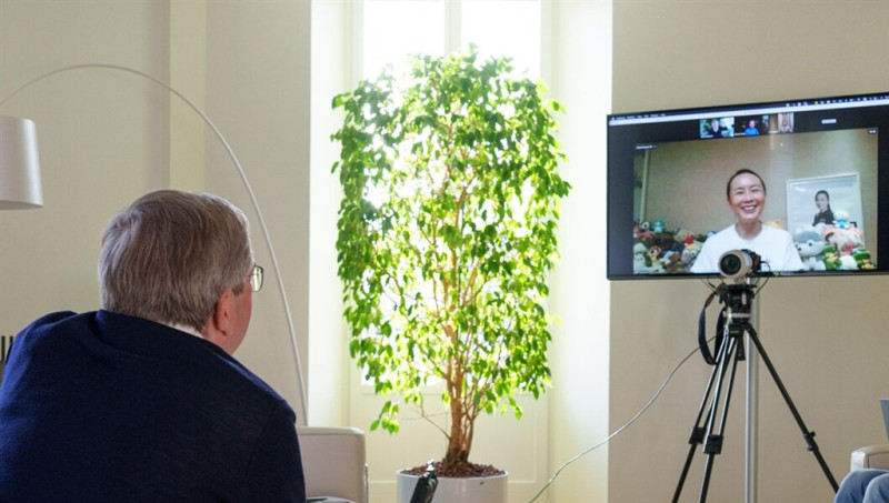國際奧林匹克委員會釋出一張由國際奧會主席巴赫（Thomas Bach）與彭帥視訊通話的照片。   圖：olympics.com