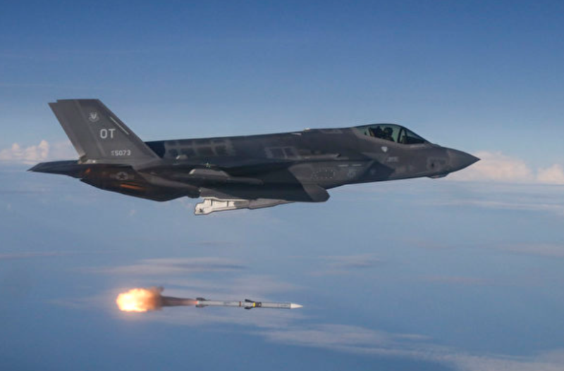 美國F-35戰機等軍工產品高度依賴稀土。   圖 : 翻攝自美國空軍(資料照)