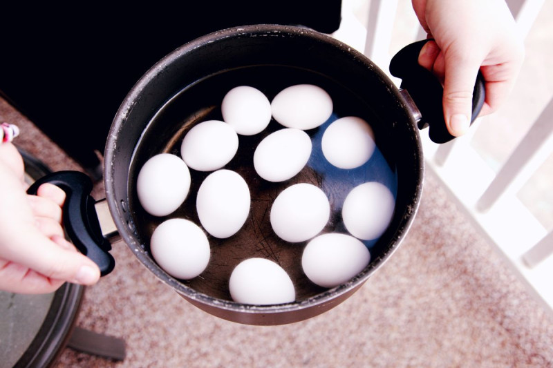 許多人喜歡早晨吃一顆水煮蛋來補充蛋白質。   示意圖／取自unsplash