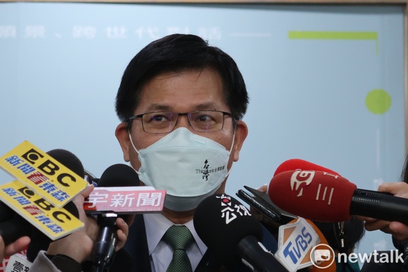 前交通部長林佳龍今出席活動時受訪表示，中共不斷文攻武嚇台灣，現在更想操縱台灣民主選舉，對台灣造成很大威脅，將引起民眾更大的反感。   圖：林朝億/攝